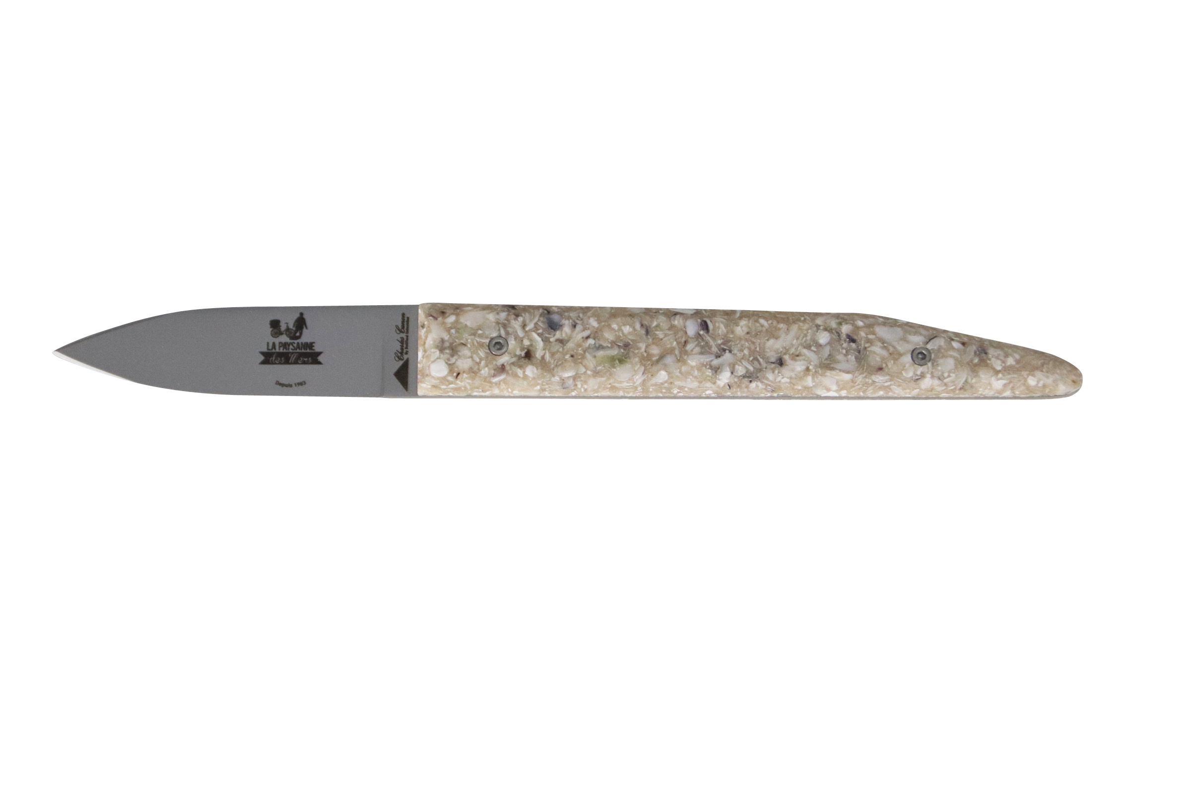 Couteau à huîtres conçu à base de coquilles d'huîtres