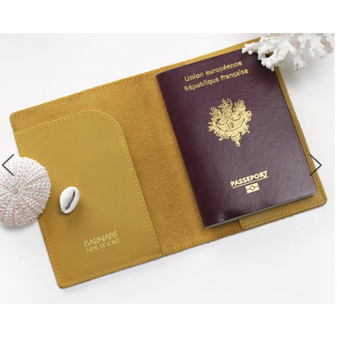 Etui Passeport en cuir de la marque française BARNABE AIME LE CAFE
