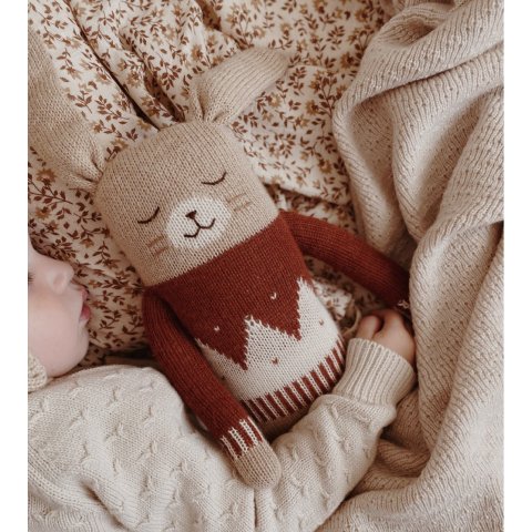 Grand doudou lapin, pull jacquard sienne en laine d'alpaga