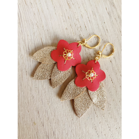 Boucles d’oreilles en cuir – les fleurs chéries (fait-main entre les 2 Caps)