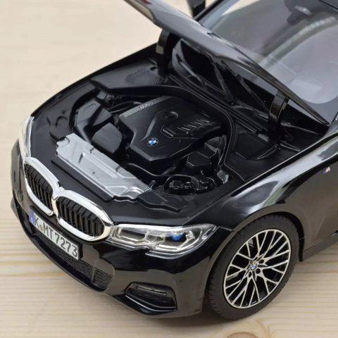 BMW 330i 2019 Noir métallisé - 1:18 NOREV 183277