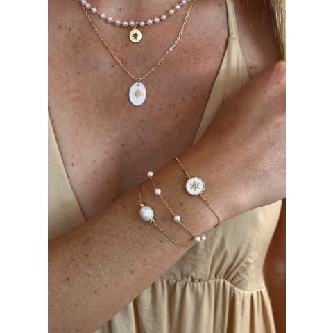 Bracelet plaque or perles imit