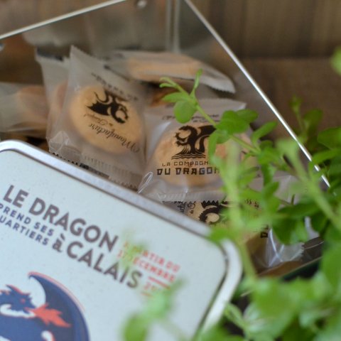 Boîte à biscuits Dragon de Calais 