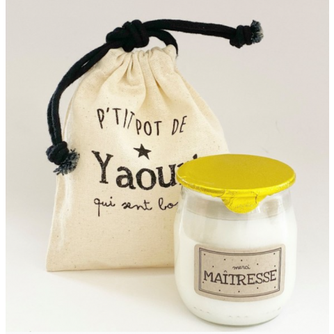 Bougie p'tit pot de yaourt "MAÎTRESSE" pistache/amande