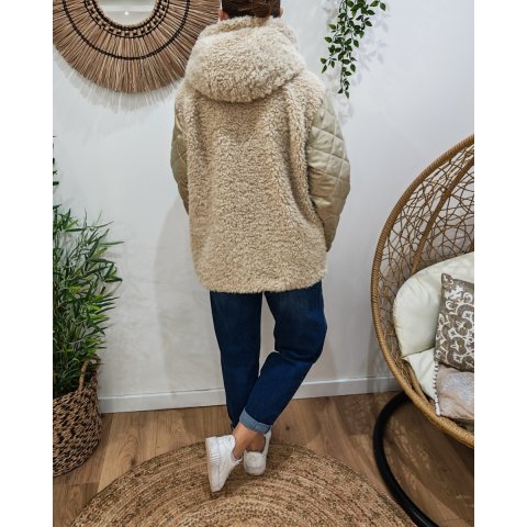 Manteau femme bouclettes manches et poche matelassées