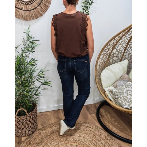 Jean femme droit bleu foncé coupe confort coeur brodé