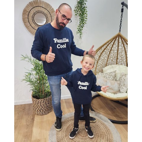 Sweat marine broderie Famille Cool blanc